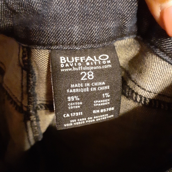 Distressed Buffalo Capris. Size 28. - Picture 3 of 4